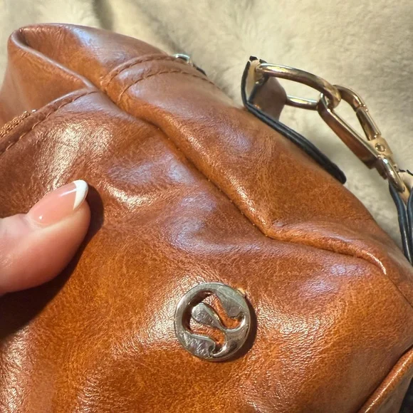 Lululemon Leather Crossbody bag with patterned strap - Picture 3 of 5